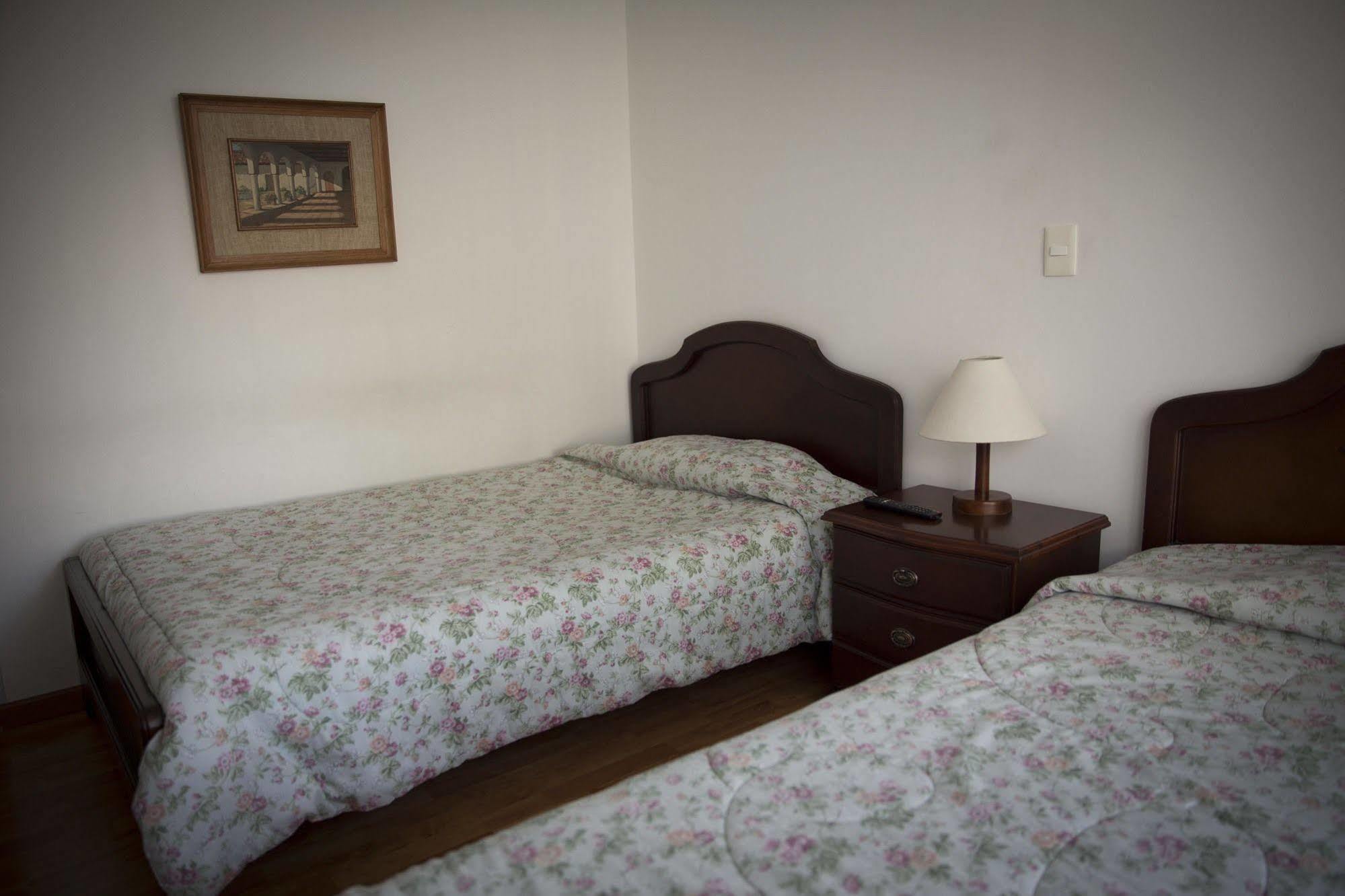 Hostal Bogota Real Luaran gambar